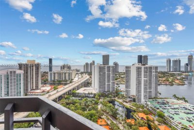 Comprar apartamento en Mystic Pointe 400 3307