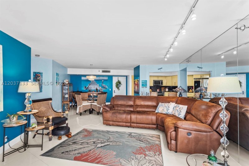 Condo for sale at Mystic Pointe 400 3307