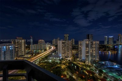 Comprar apartamento en Mystic Pointe 400 3307