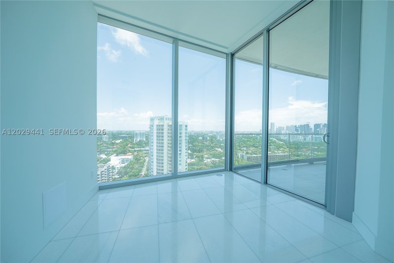 Comprar apartamento no Una Residences at Brickell 2103