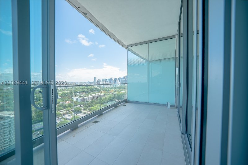 Comprar apartamento no Una Residences at Brickell 2103
