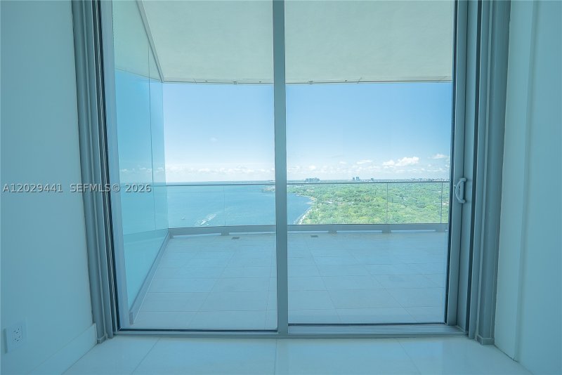 Comprar apartamento no Una Residences at Brickell 2103