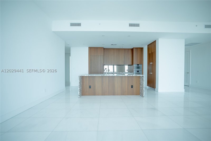 Comprar apartamento no Una Residences at Brickell 2103