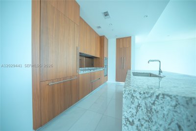 Comprar apartamento no Una Residences at Brickell 2103