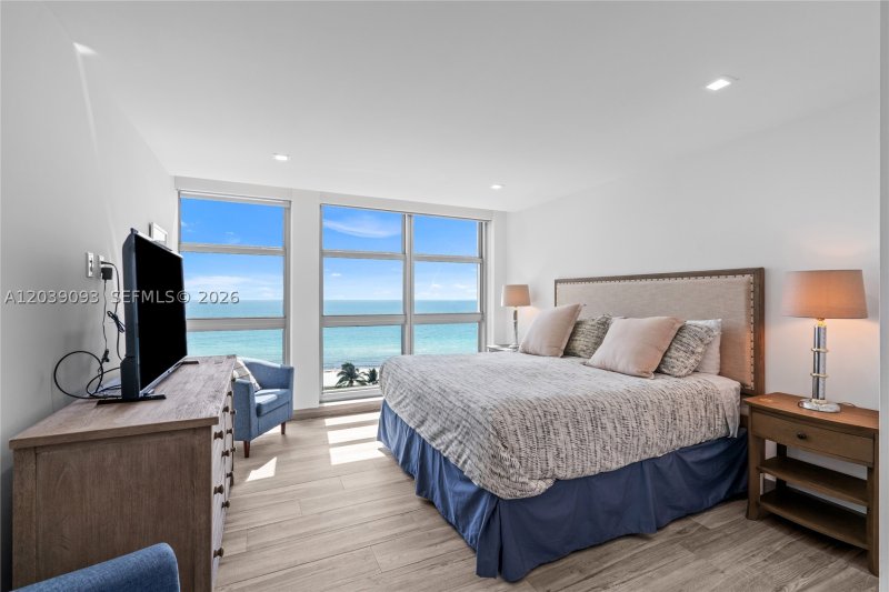 Apartment for rent at Crystal House 10H