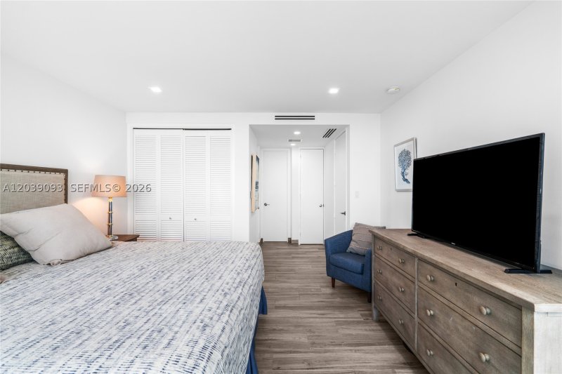 Apartment for rent at Crystal House 10H