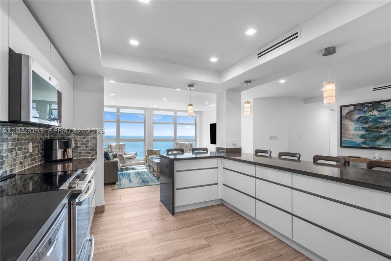 Apartment for rent at Crystal House 10H