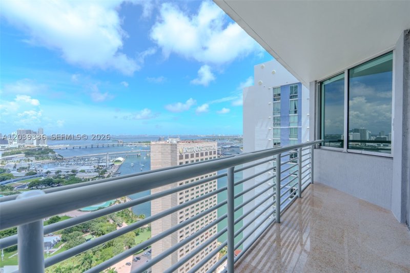 Alquiler de apartamento en One Miami East Tower 4122
