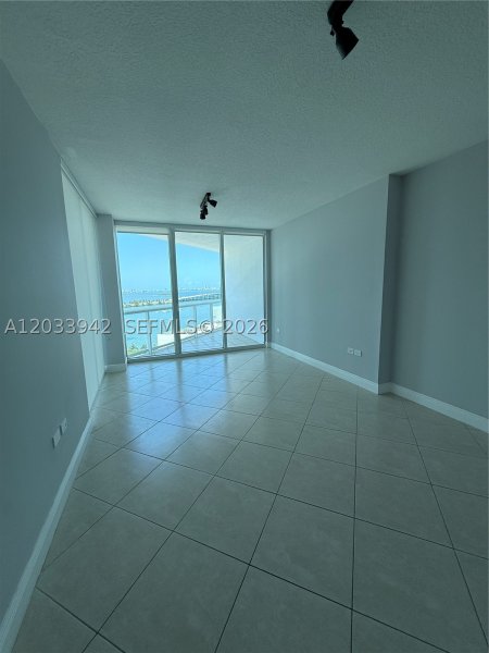 Apartment for rent at Platinum Condo 1504
