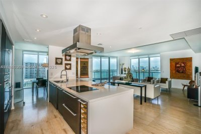 Comprar apartamento no Capri Marina Grande 1103