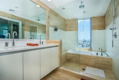 Comprar apartamento no Capri Marina Grande 1103