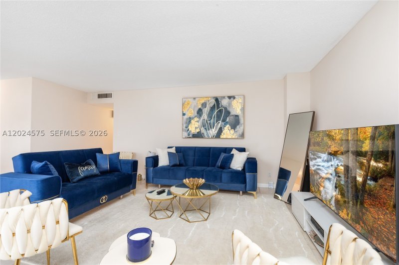 Apartment for rent at Parker Plaza Estates 307