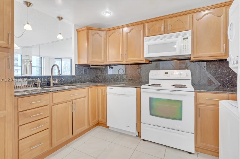 Apartment for rent at Brickell Place III A805