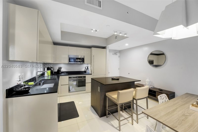 Apartment for rent at 1010 Brickell 3007