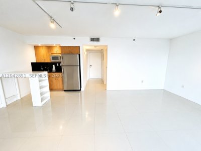 Aluguel de apartamento no The Venetia 403