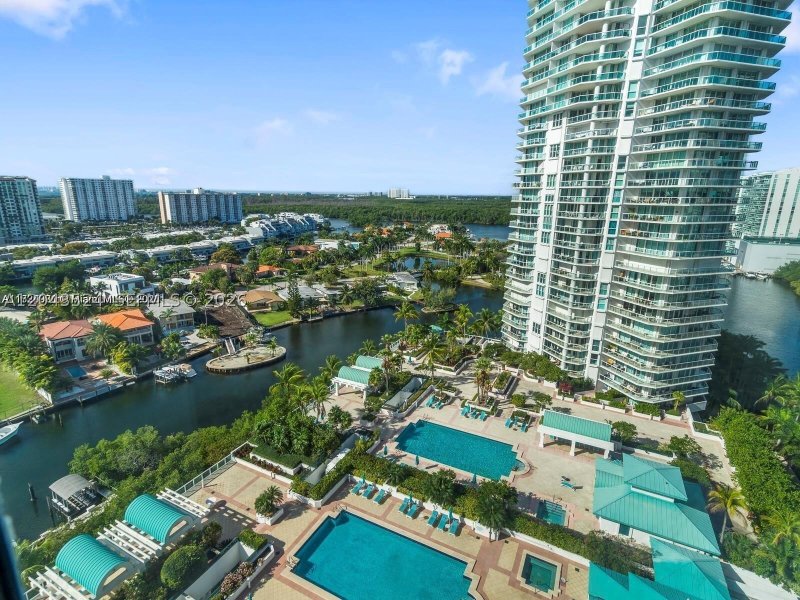 Apartment for rent at Oceania 4 942