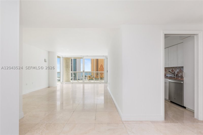 Apartment for rent at Oceania 4 942