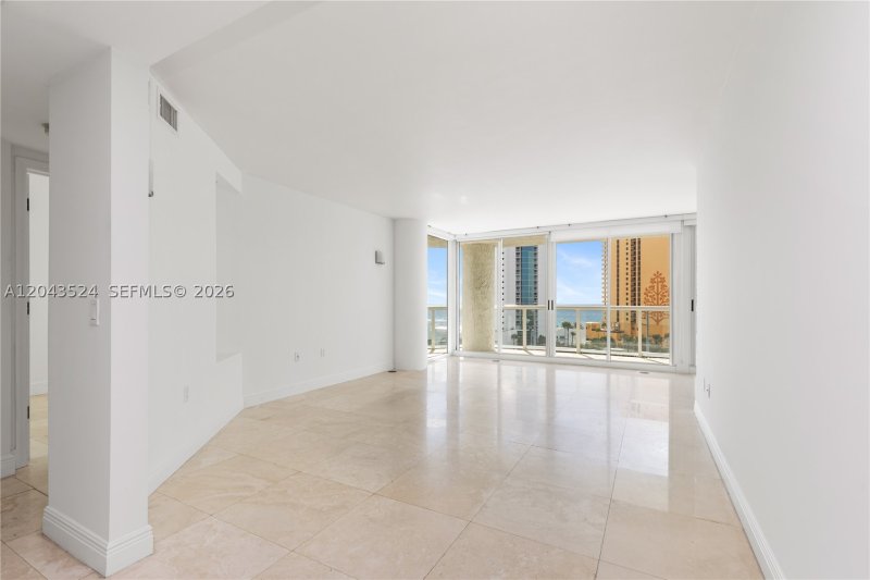 Apartment for rent at Oceania 4 942