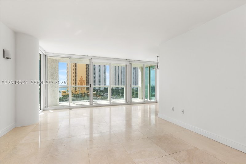 Apartment for rent at Oceania 4 942