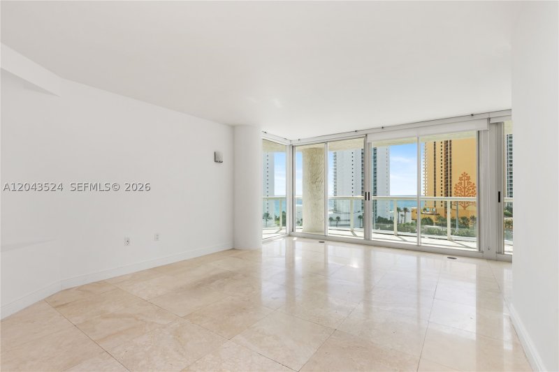 Apartment for rent at Oceania 4 942