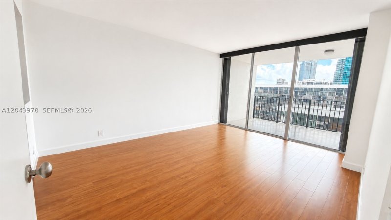 Comprar apartamento no Brickell Place B2203