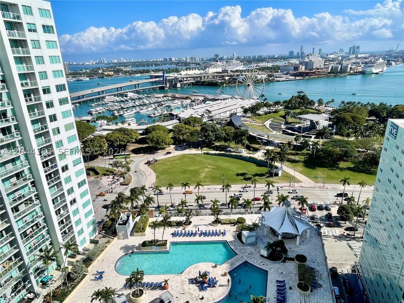 Apartment for rent at Vizcayne South Tower 2409