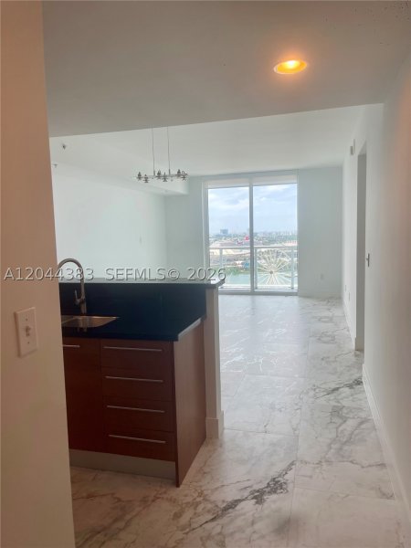 Apartment for rent at Vizcayne South Tower 2409