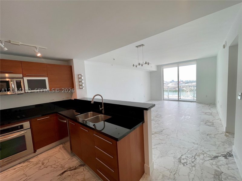 Apartment for rent at Vizcayne South Tower 2409