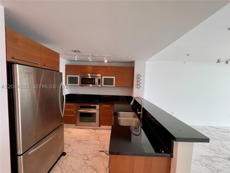 Apartment for rent at Vizcayne South Tower 2409
