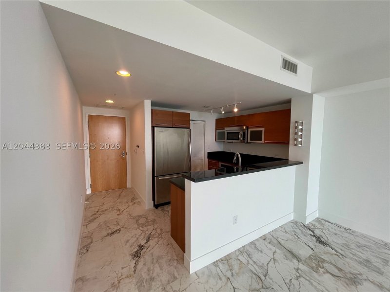 Apartment for rent at Vizcayne South Tower 2409