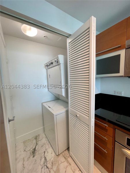 Apartment for rent at Vizcayne South Tower 2409