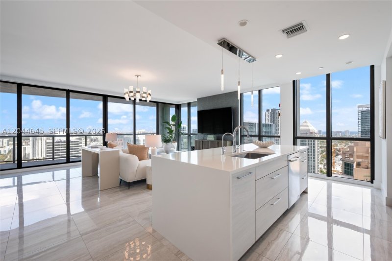 Condo for sale at 100 Las Olas 3201