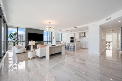 100 Las Olas Apt #3201