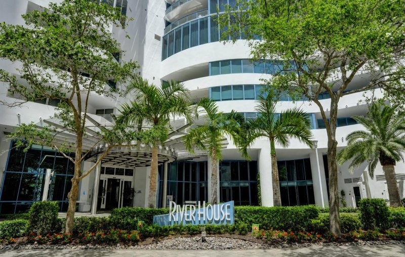 Condo for sale at Las Olas River House 2906