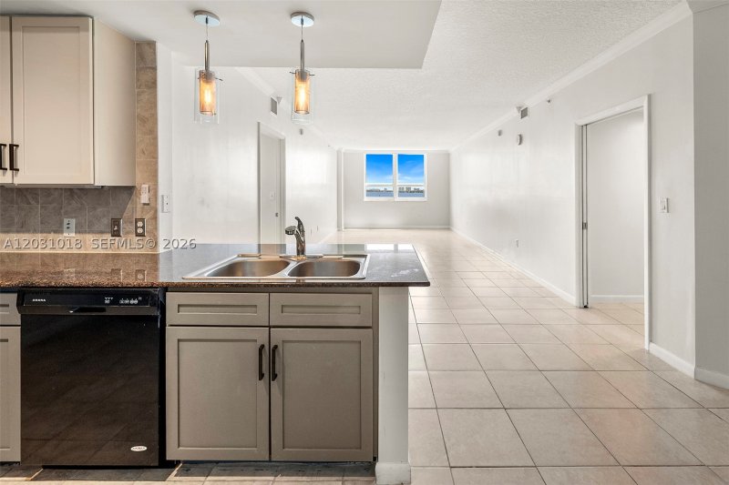 Apartment for rent at Cite On The Bay 420