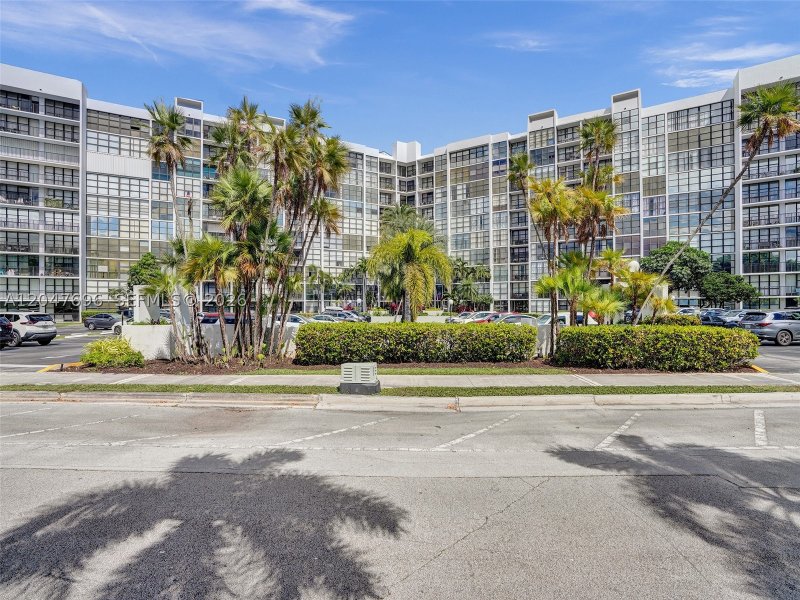 Condo for sale at Oceanview Park 131