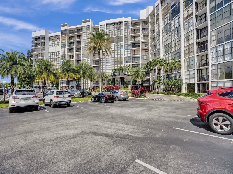 Condo for sale at Oceanview Park 131