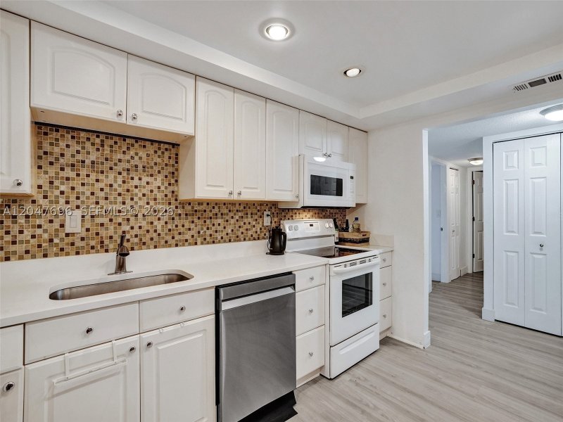 Condo for sale at Oceanview Park 131