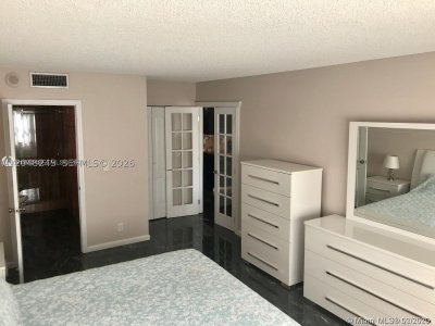 Aluguel de apartamento no Olympus Towers 1018