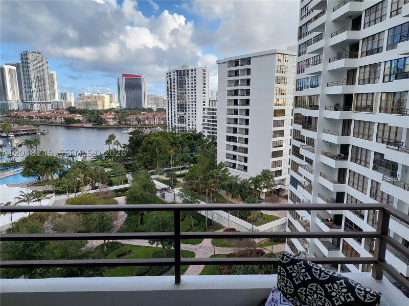 Apartment for rent at Olympus Towers 1018