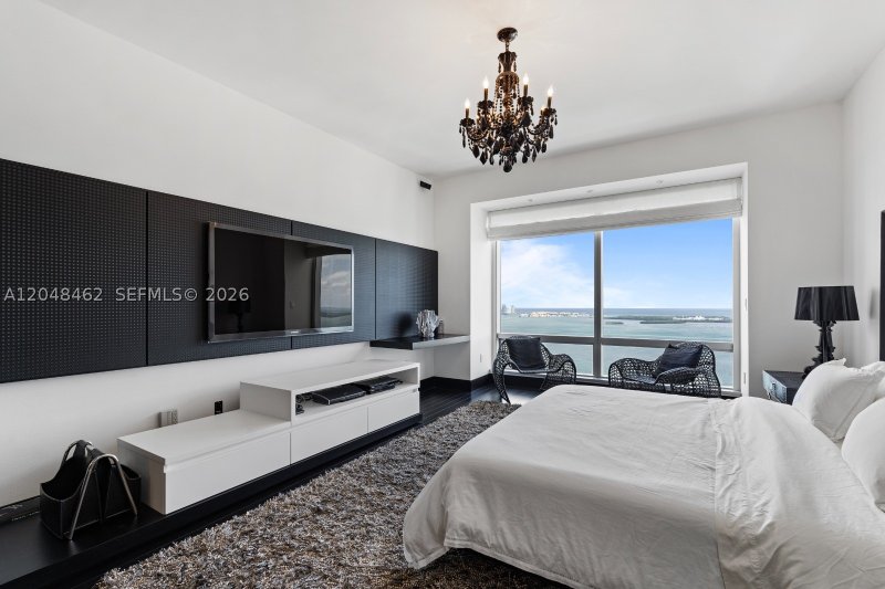 Condo for sale at Four Seasons Millenium Tower I 42E