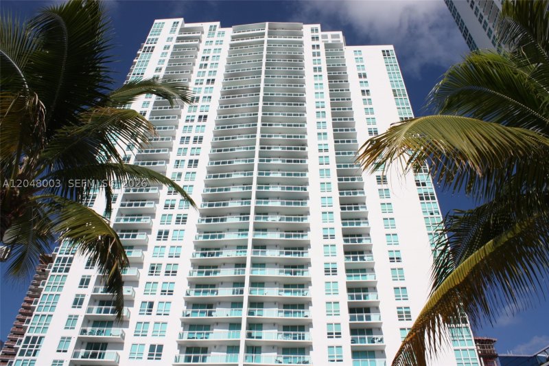 Apartment for rent at The Plaza Tower II 4006