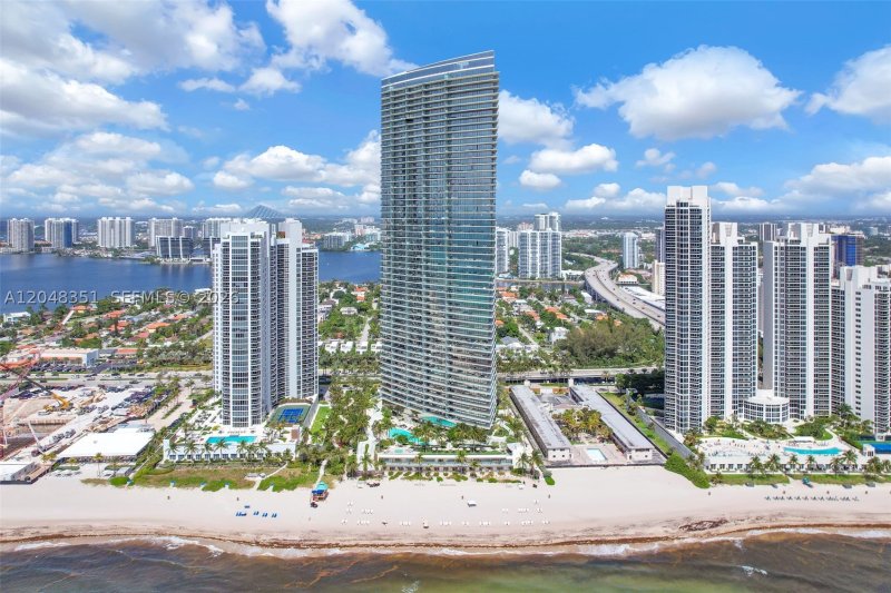 Comprar apartamento en Residences by Armani / Casa 2901