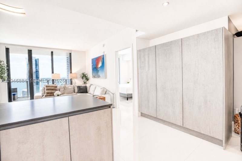 Apartment for rent at 1010 Brickell 2402