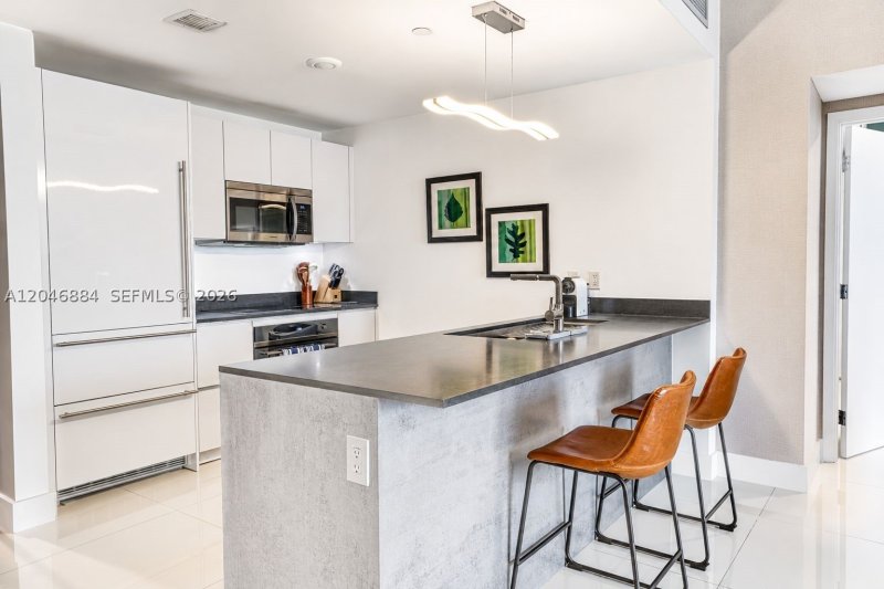 Apartment for rent at 1010 Brickell 2402