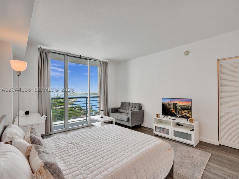 Apartment for rent at One Miami East Tower 1520