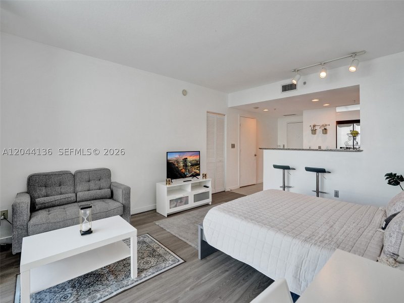 Apartment for rent at One Miami East Tower 1520