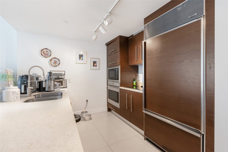 Condo for sale at Icon Brickell Tower I 3111