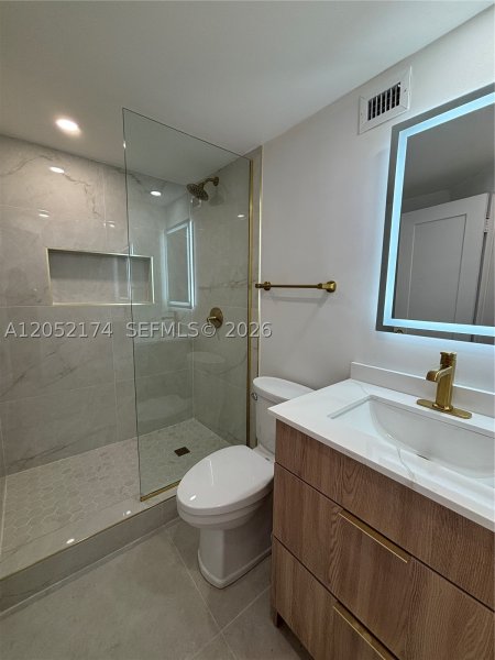 Apartment for rent at Four Ambassadors 1904