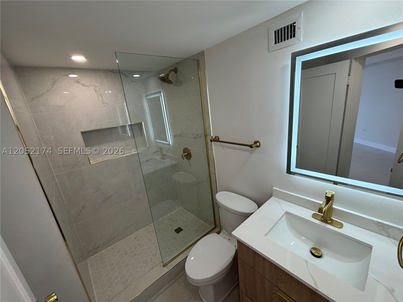Apartment for rent at Four Ambassadors 1904